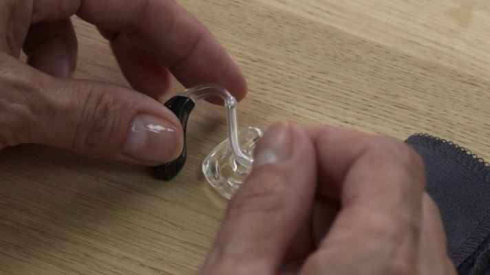 How to clean BTE hearing aid earmolds (without speaker)